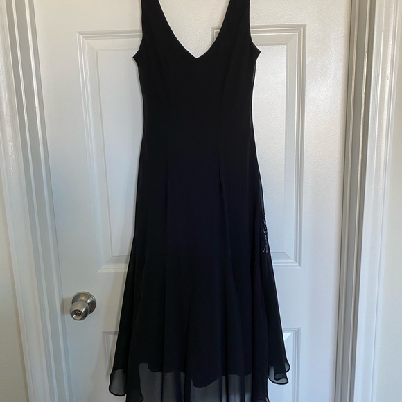 Gorgeous little black dress - Picture 2 of 4